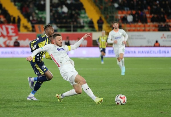 Fenerbahçe'nin yeni transferine olay sözler! 'Futbol ukalası'